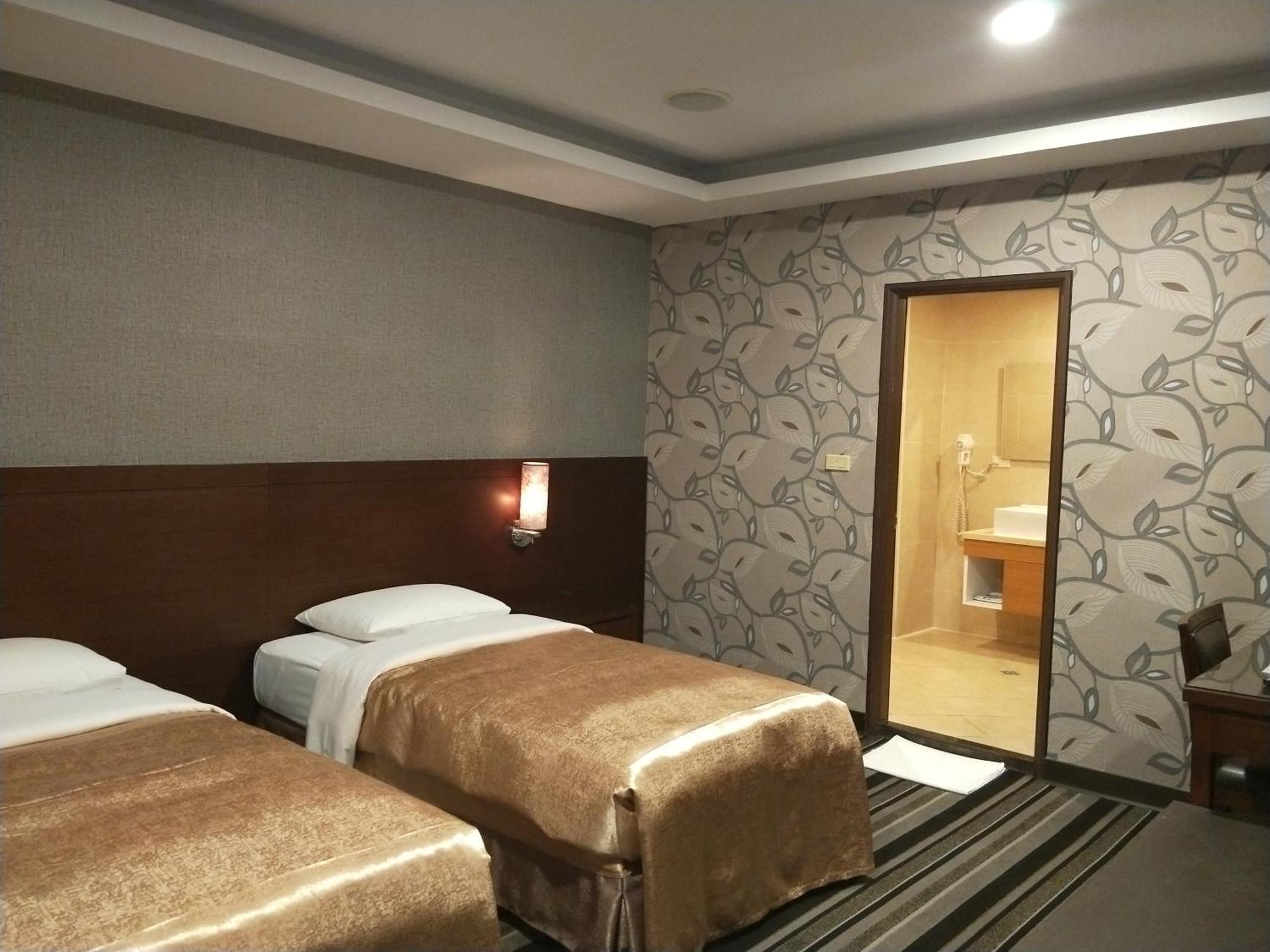 Metropolis Hotel Taoyuan Buitenkant foto