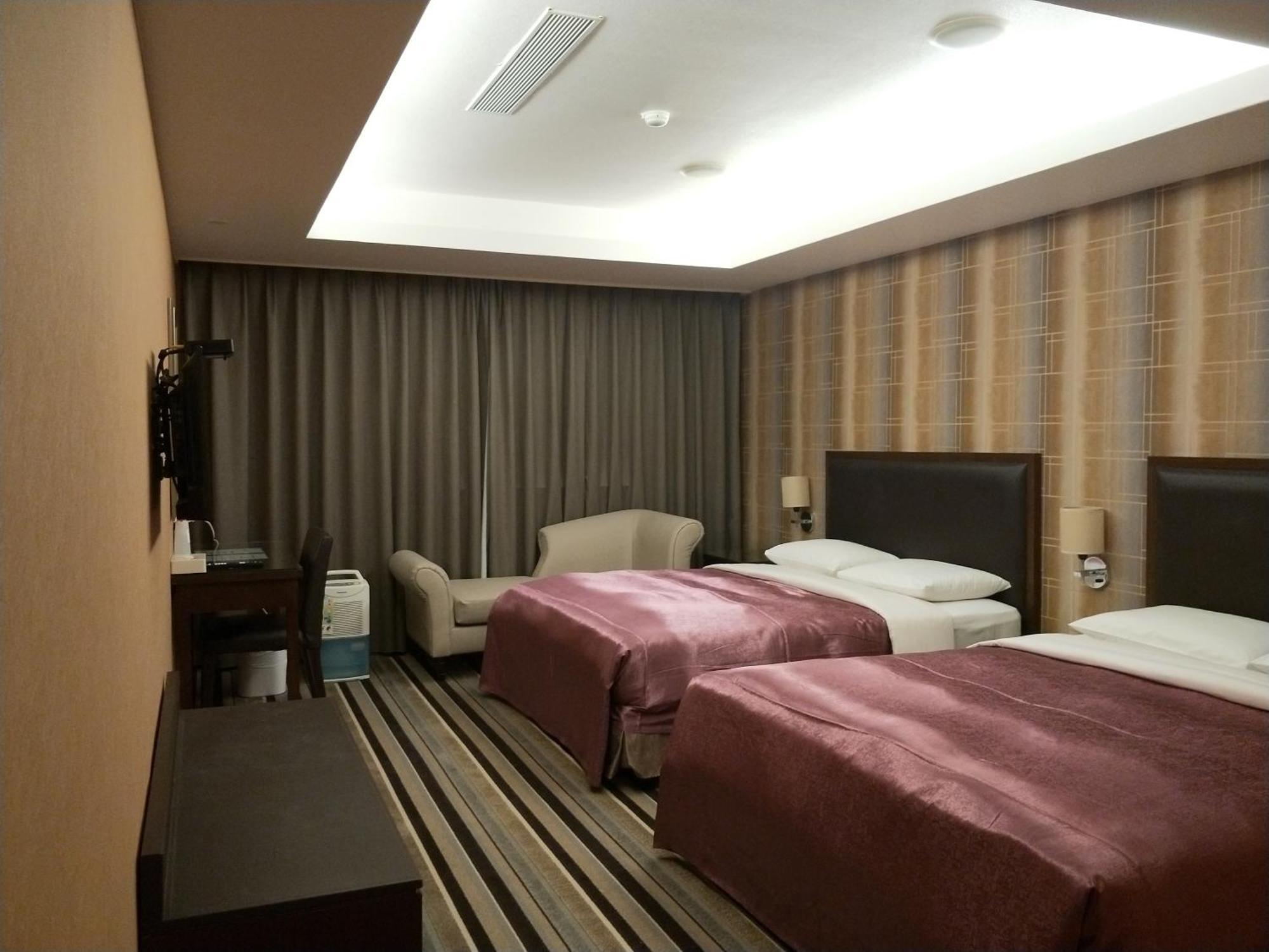 Metropolis Hotel Taoyuan Buitenkant foto