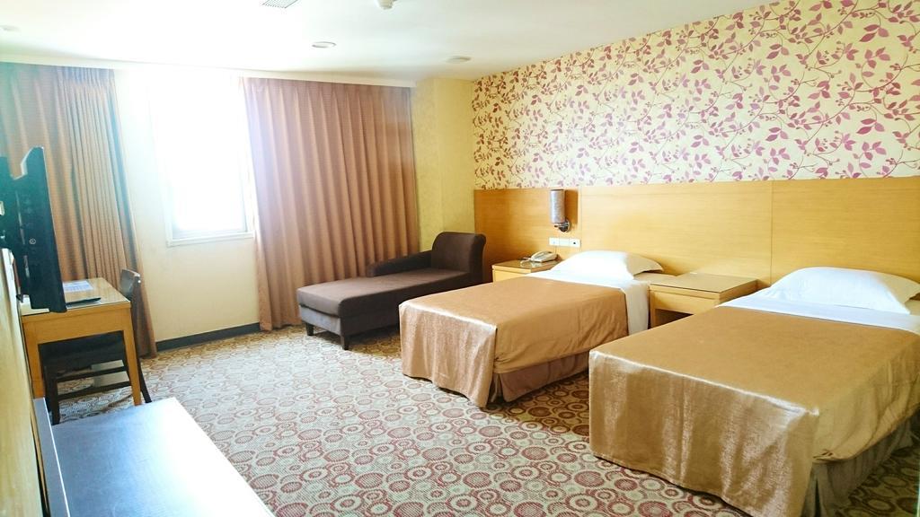 Metropolis Hotel Taoyuan Buitenkant foto