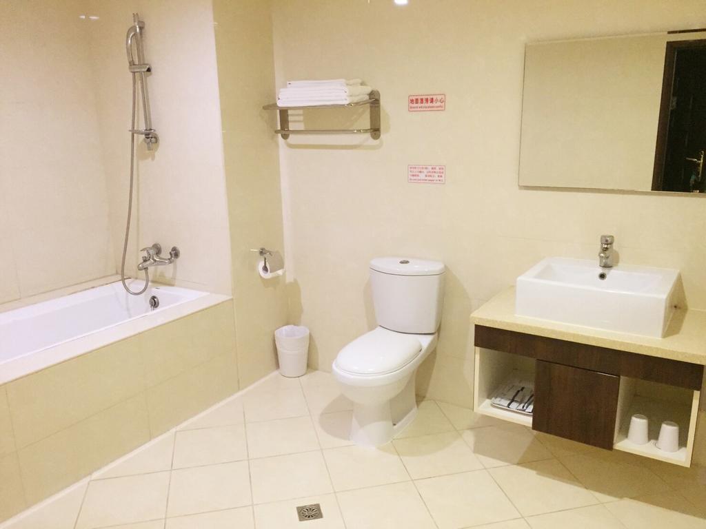 Metropolis Hotel Taoyuan Buitenkant foto
