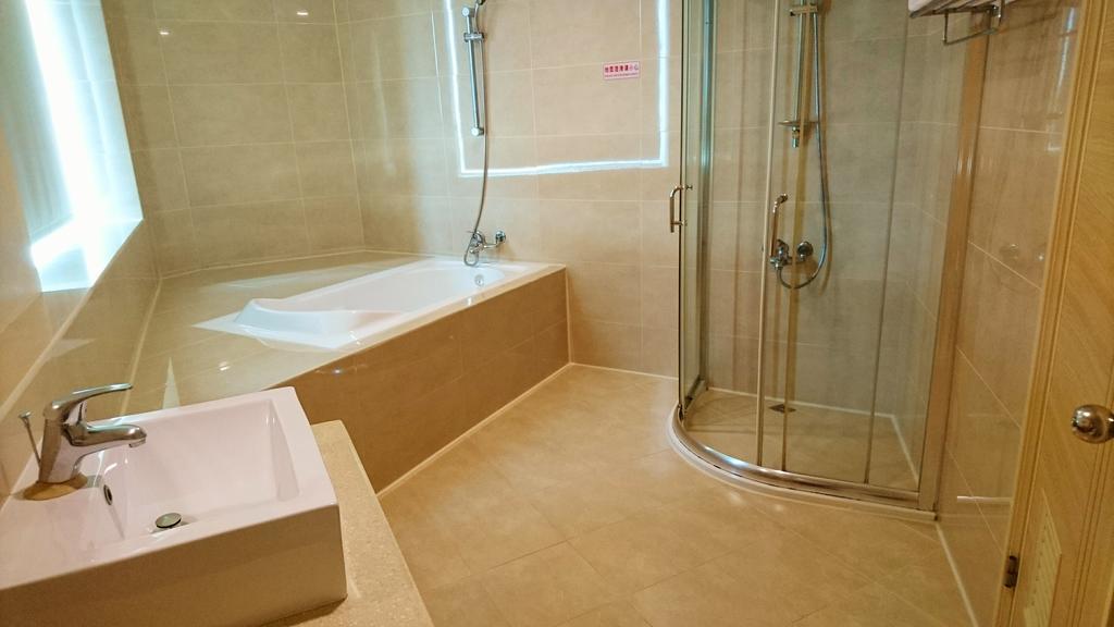 Metropolis Hotel Taoyuan Buitenkant foto