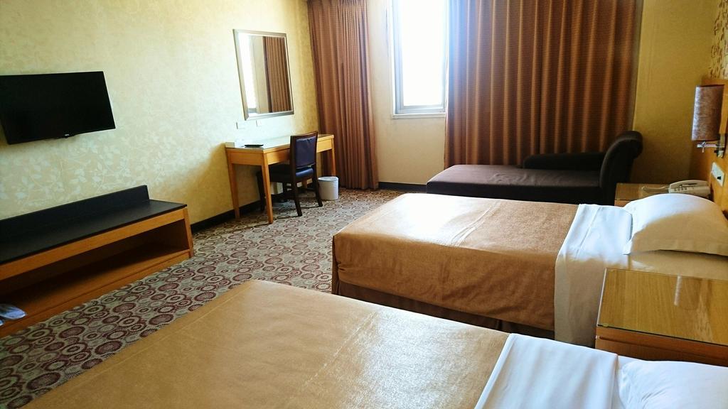 Metropolis Hotel Taoyuan Buitenkant foto