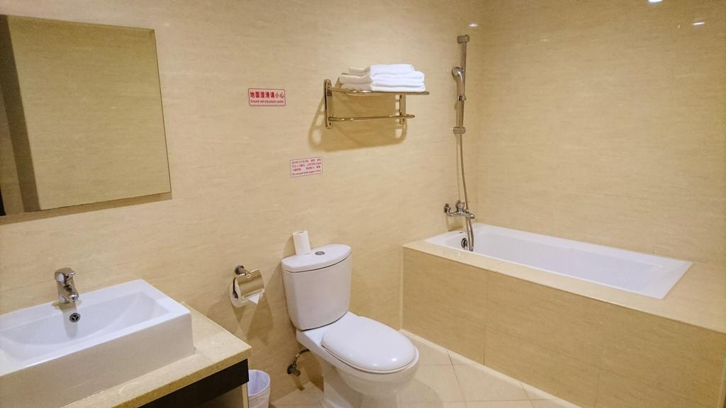 Metropolis Hotel Taoyuan Buitenkant foto